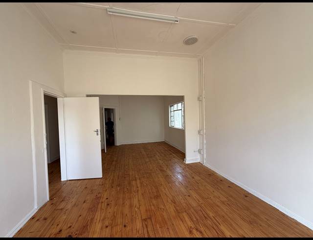 700M² BUILDING FOR SALE IN WOODSTOCK